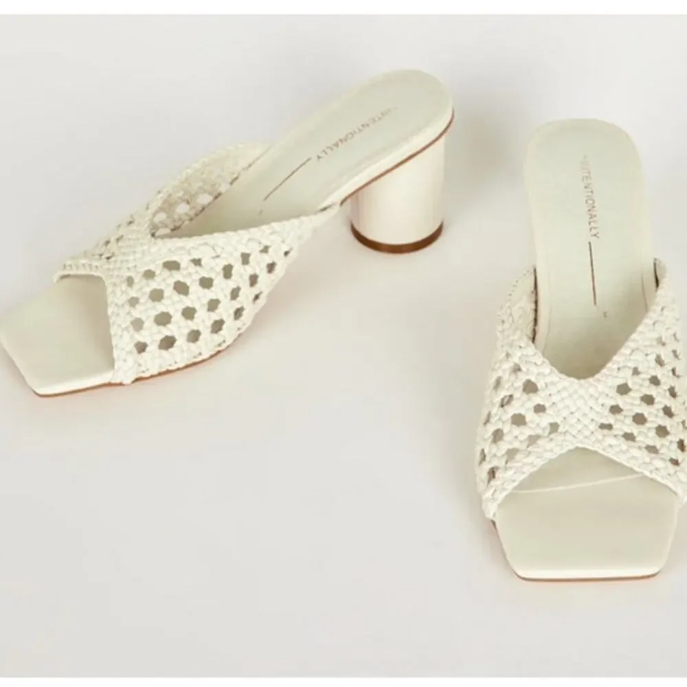 Intentionally Blank NEW‎ Cassandra Vegan Heel US 6